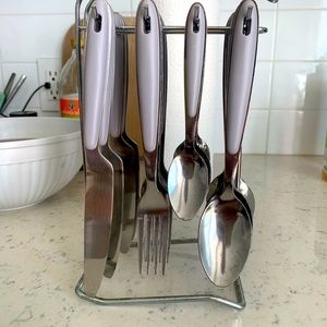 Brand New 16 Piece Utensil Set